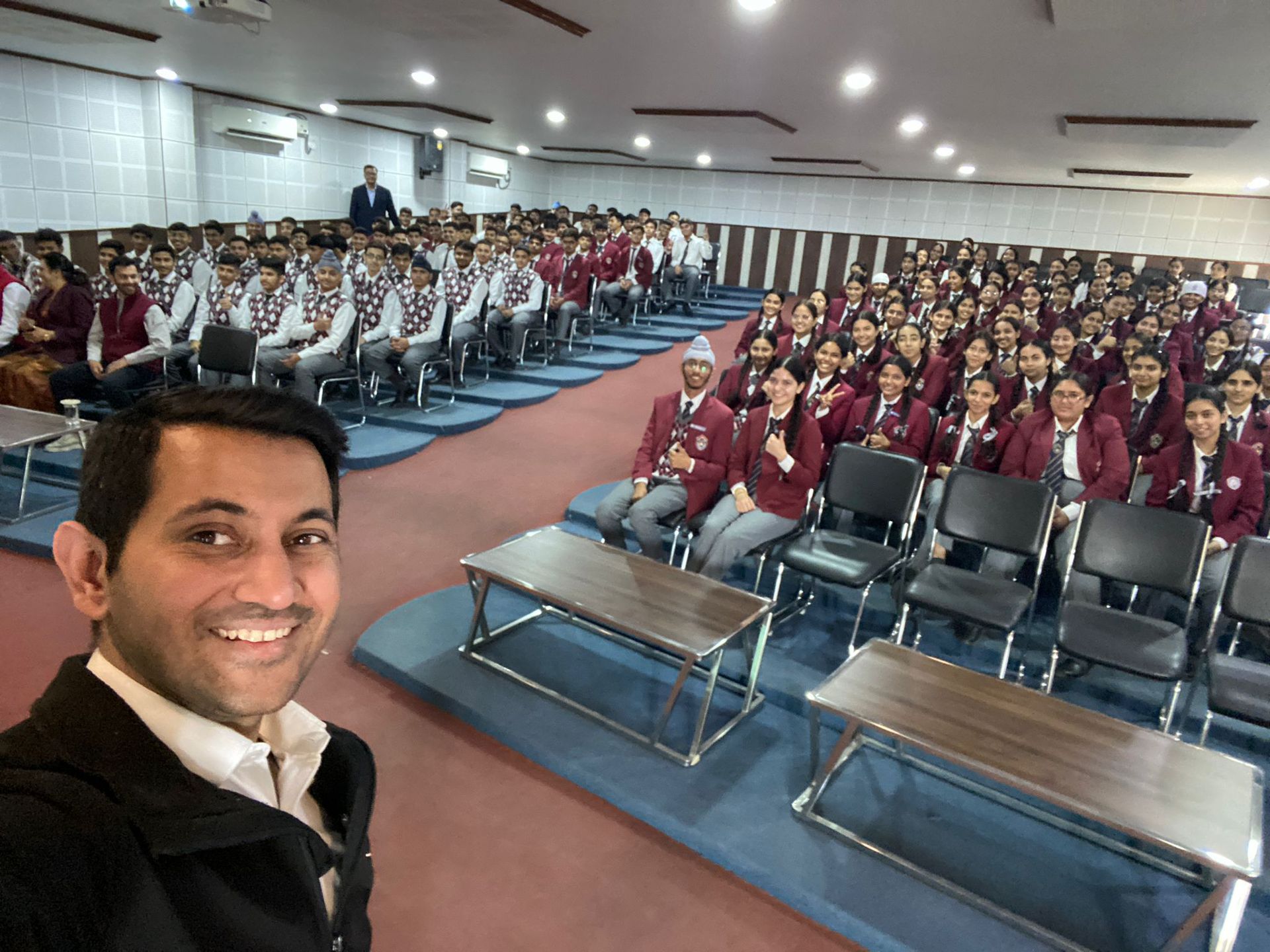 Suyash spends a moment with the students of the school, speaking to them about unpacking entrepreneurial skills